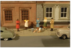 Bachmann 33167 Sidewalk People Pkg(7), O Scale